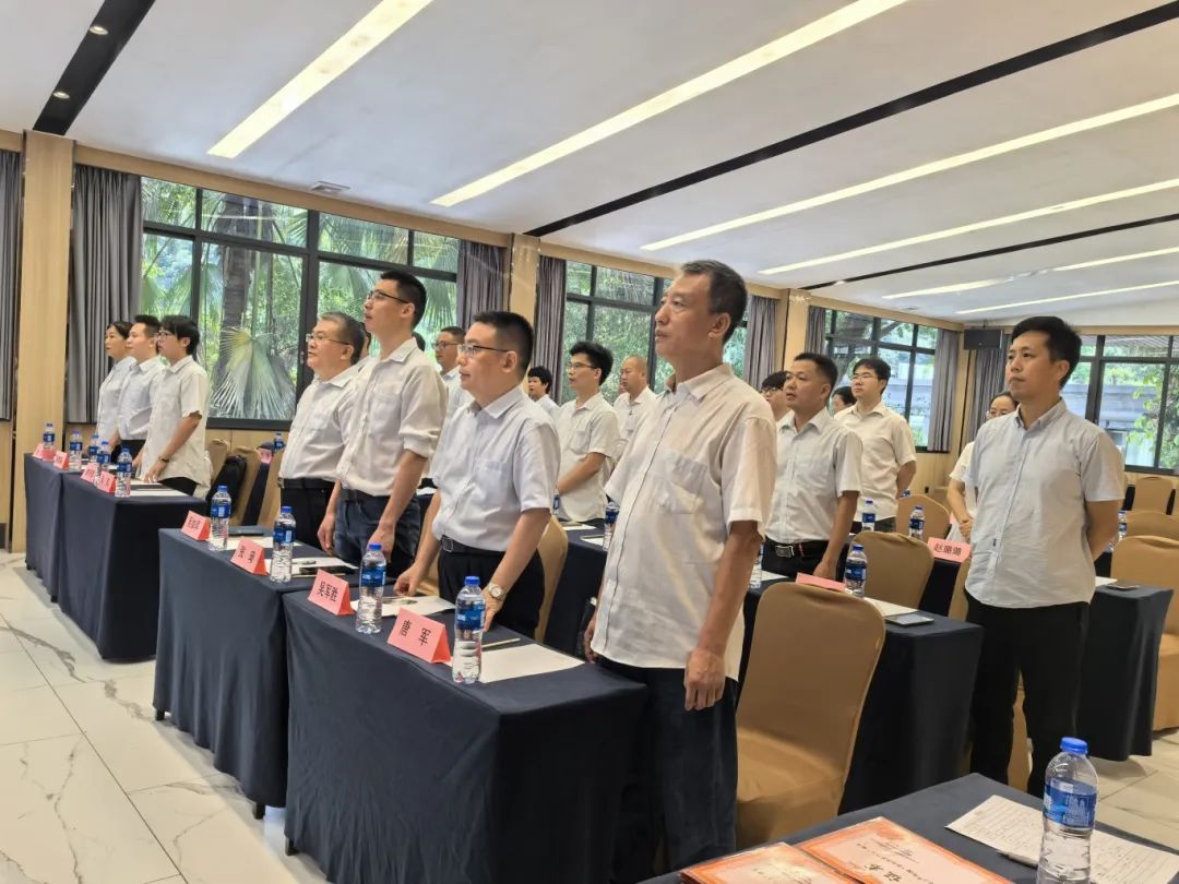 唱胜特向前方
