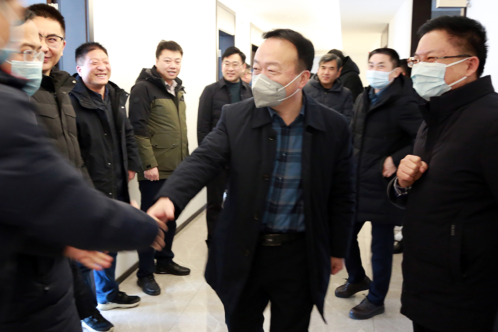 1674975265466021.jpg 周康健握手图片.JPG