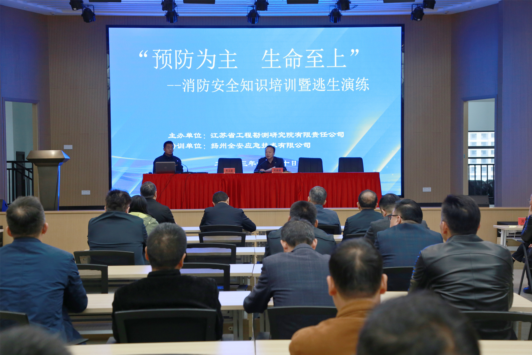 1700037140902453.jpg 培训照片压缩.jpg